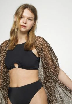 MICHAEL Michael Kors ICONIC SOLIDS CROPPED - Bikini Top - Black -MICHAEL Michael Kors shop e4b8b1f182524435b43ab04505398a06