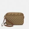 MICHAEL Michael Kors JET CHARM CAMERA XBODY - Across Body Bag - Beig Marron 2 MICHAEL Michael Kors JET CHARM CAMERA XBODY - Across Body Bag - Beig Marron -MICHAEL Michael Kors shop e61db672d2f94536858d4d657fbf9a31