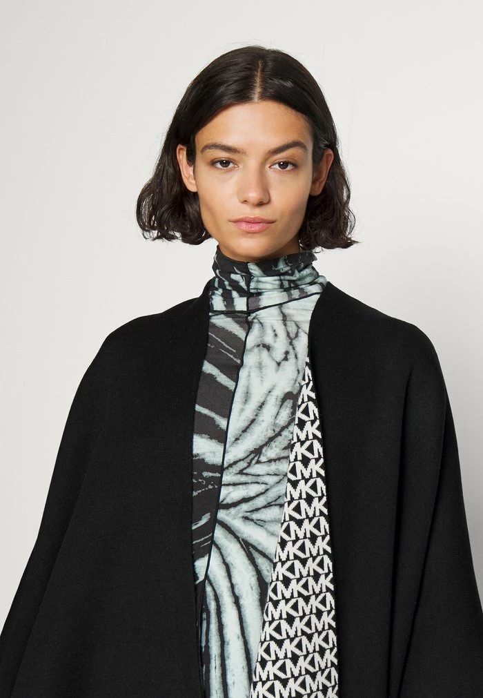 MICHAEL Michael Kors REVERSIBLE LOGO PONCHO - Cape - Black 6 MICHAEL Michael Kors REVERSIBLE LOGO PONCHO - Cape - Black - Image 4