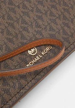 MICHAEL Michael Kors JET SET CHARM ACCORDIAN FLAP XBODY - Across Body Bag - Brown 11 MICHAEL Michael Kors JET SET CHARM ACCORDIAN FLAP XBODY - Across Body Bag - Brown -MICHAEL Michael Kors shop ff05bb559692476888d568f39fc3539b